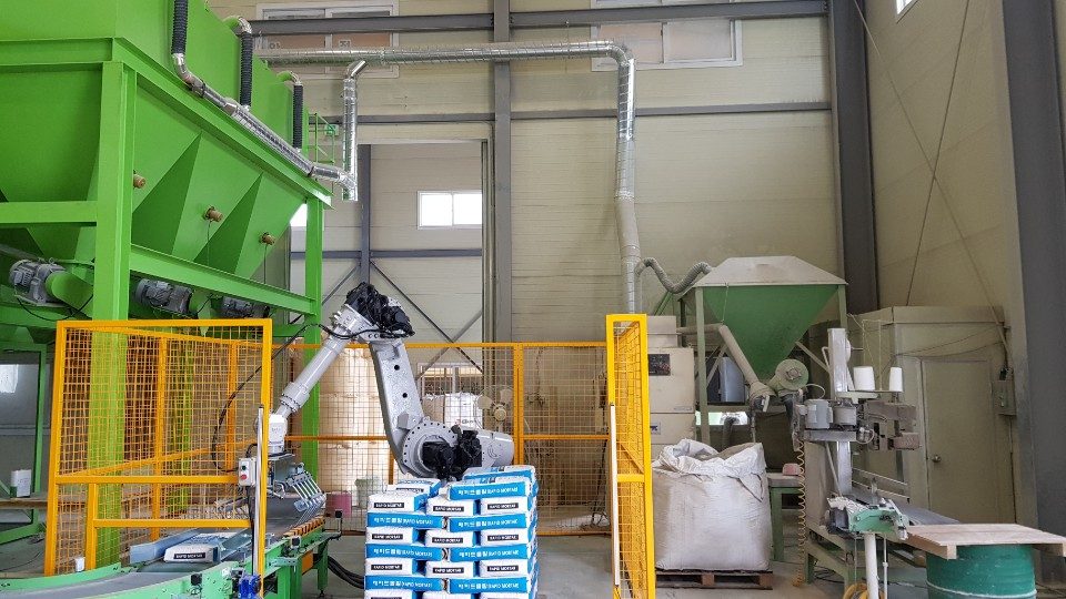 Automated bagging and palletizing line inside the ITOS plant